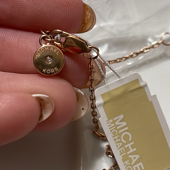 Michael Kors necklace, Rose Gold, heart shaped pendant on 18’ chain - Picture 7 of 8